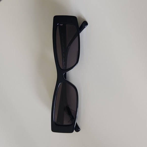 My My My Accessories - Chic Black Rectangular Sunglasses